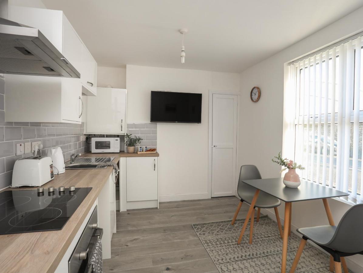 Port Apartment 1 Холихед Экстерьер фото