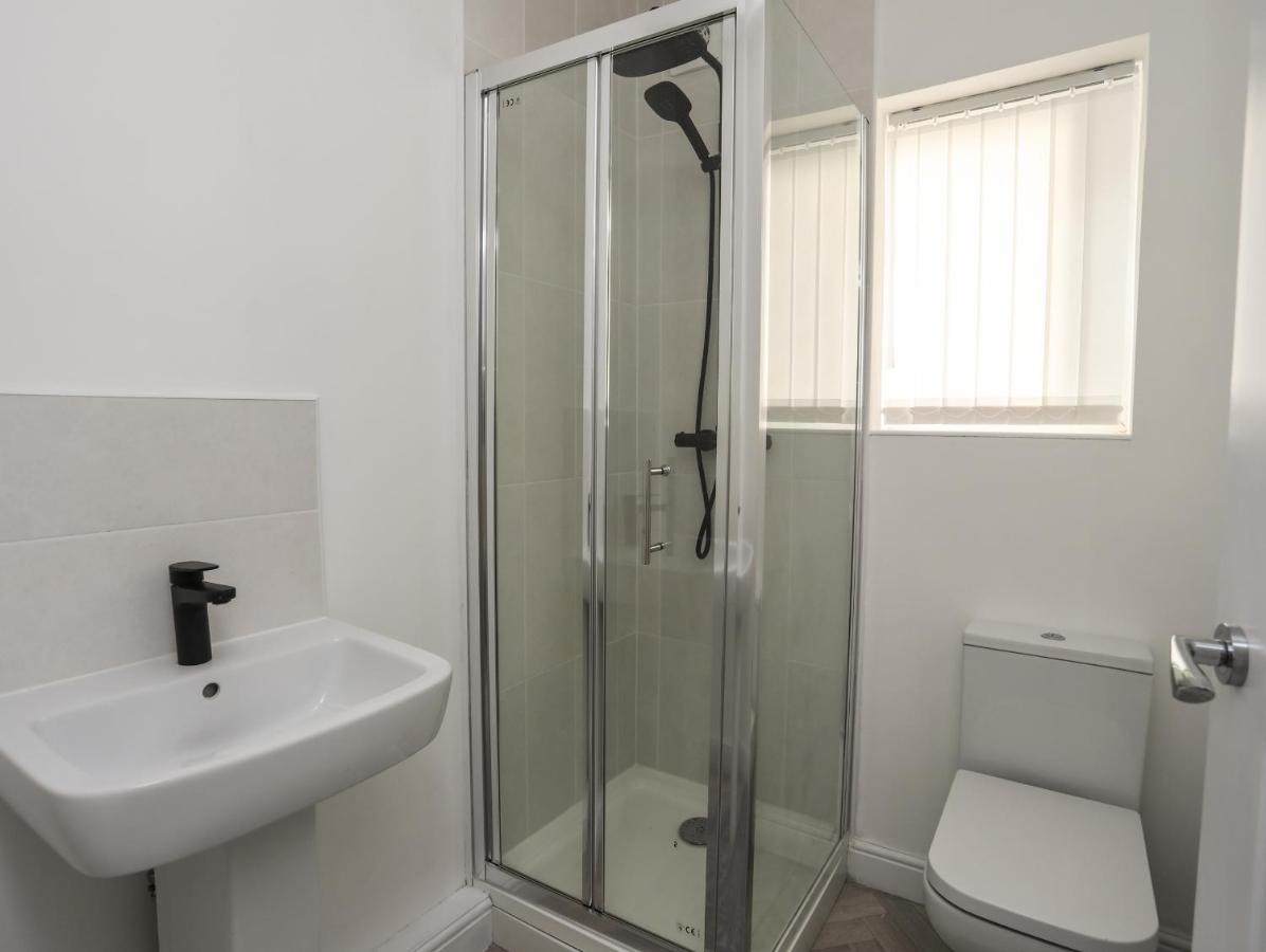 Port Apartment 1 Холихед Экстерьер фото
